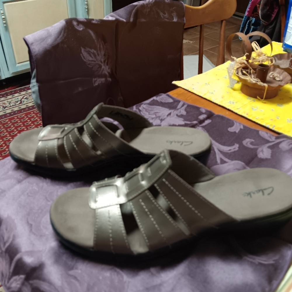 CLARKS - Picture 6 of 9